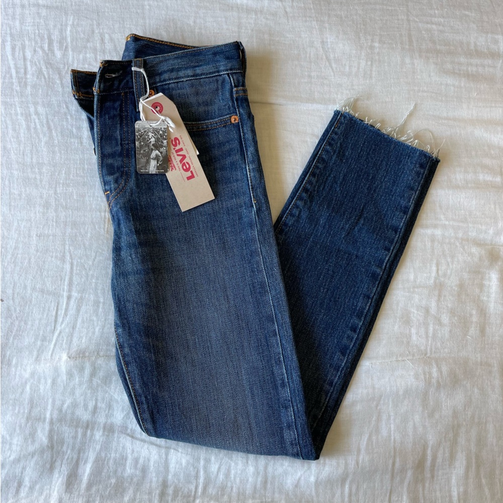 NWT Levi’s Wedgie Fit High Rise Tapered Leg